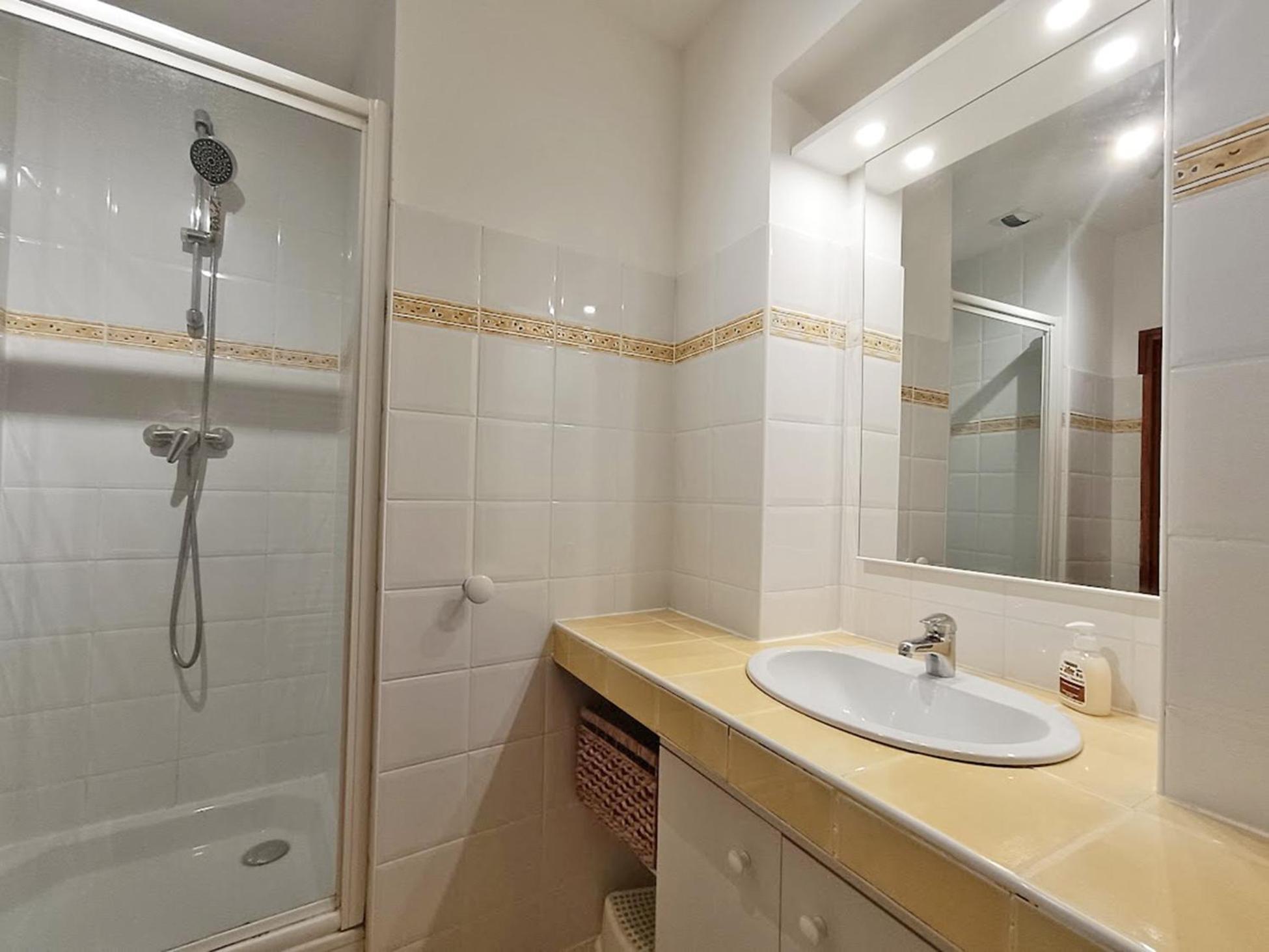 Le Petit Cerf, T3, Wifi, Cave Apartment Bagneres-de-Luchon Exterior photo